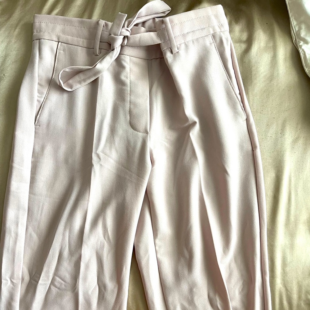Pink capri pants size M never used them